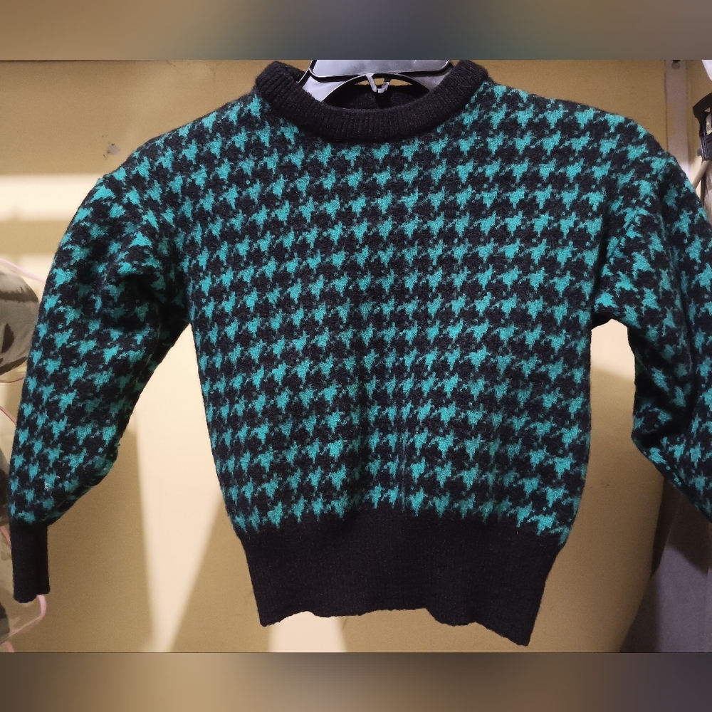 Eddie Bauer Black and Green Crewneck Sweater with Houndstooth Pattern, Croped